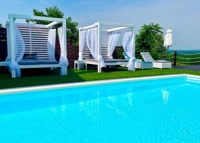 And Dream Elmenyvilla