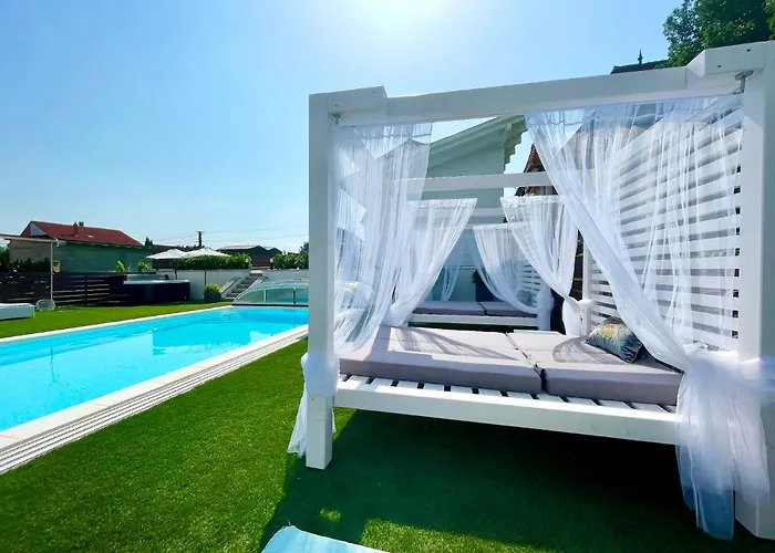 And Dream Elmenyvilla