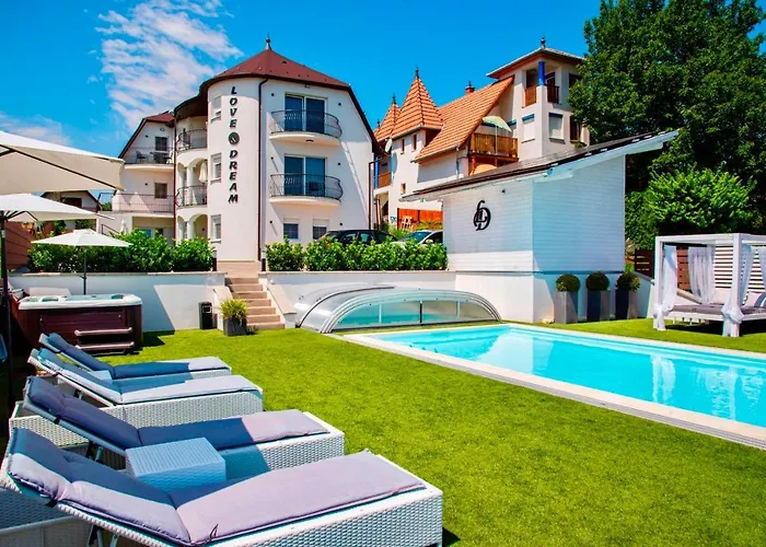 And Dream Elmenyvilla